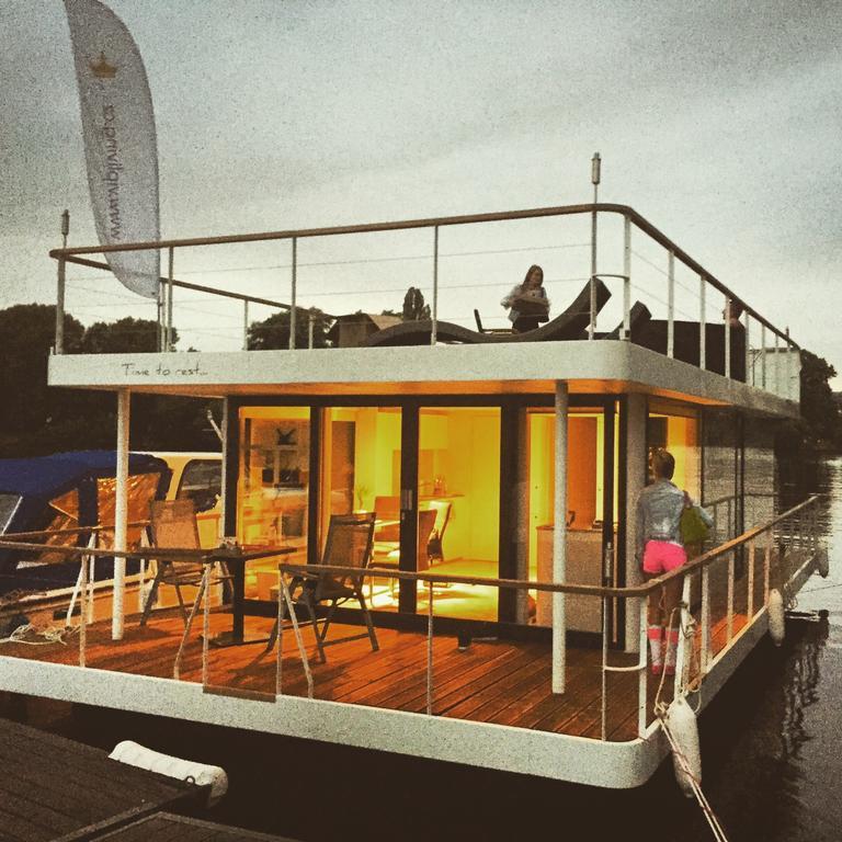 Vipliving Houseboat Hotel Praag Buitenkant foto